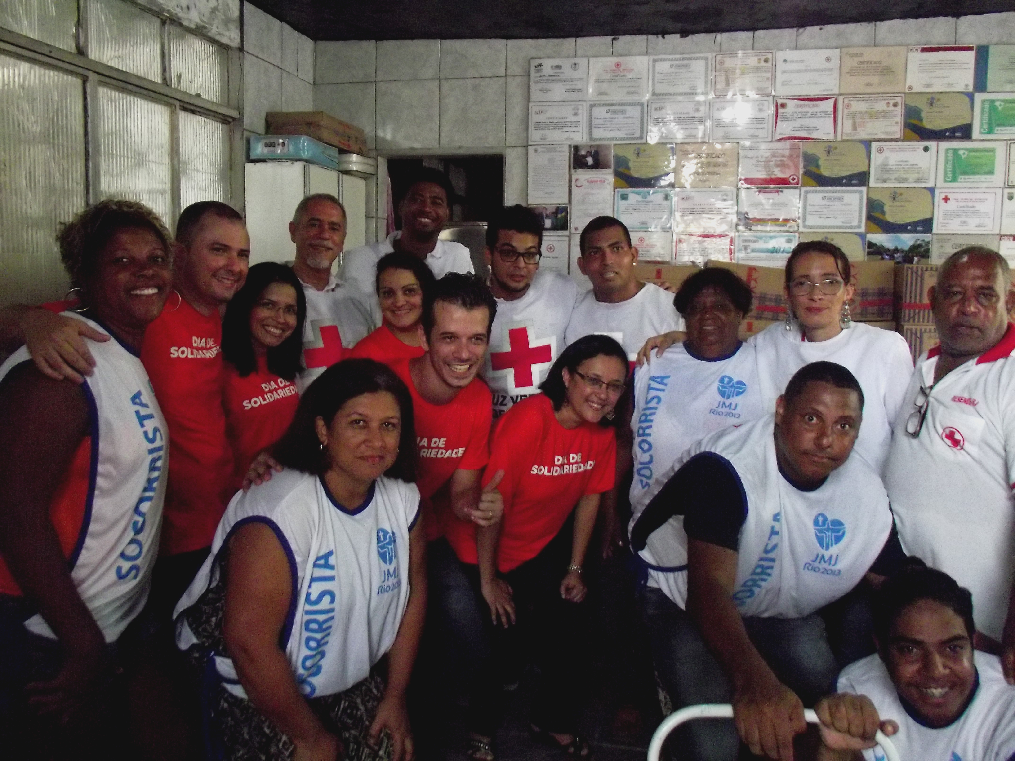 Cruz Vermelha Brasileira distribui cestas (6)