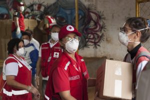 Cruz Vermelha Brasileira - São Paulo entrega cestas básicas e itens de higiene pessoal em aldeia na zona norte da capital (1)