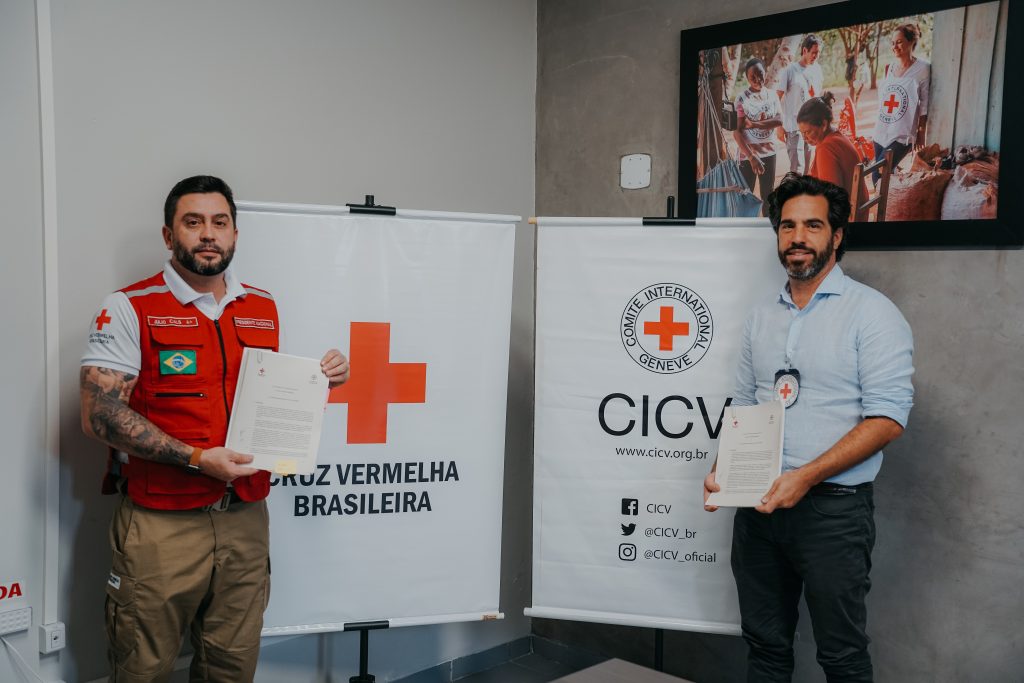 Presidente da CVB, Júlio Cals (à esq.) e Chefe de Delegação Regional do CICV, Alexandre Formisano (à dir.)